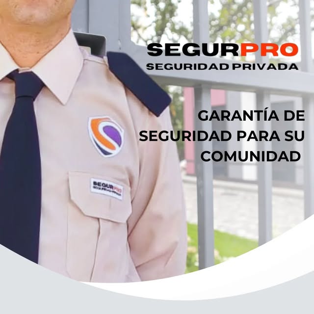 Publicación de SegurPro sobre seguridad para comunidades, con el uniforme y emblema de la empresa